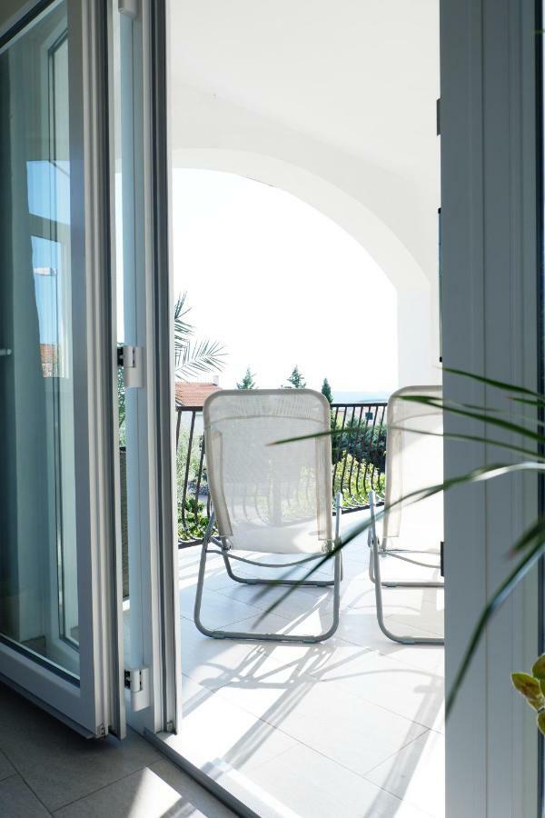 Apartment Ponos คิร์ก ภายนอก รูปภาพ